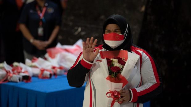 Nurul Akmal ketika disambut setiba di Indonesia setelah berlaga di Olimpiade Tokyo.