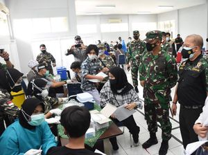 Tinjau Vaksinasi Siswa, Pangdam Jaya Harap Herd Immunity Segera Terbentuk Tinjau Vaksinasi Siswa, Pangdam Jaya Harap Herd Immunity Segera Terbentuk