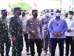 Tinjau Vaksinasi KSPSI, Kapolri: Kesehatan Buruh Terjaga, Ekonomi Bertumbuh