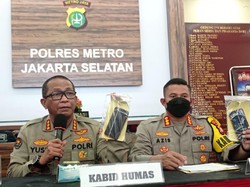 Polisi Dalami Motif Dinar Candy Beraksi Bikini di Pinggir Jalan