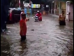 Diguyur Hujan Deras, 2 Ribu Rumah Warga di Merak Banten Terendam Banjir