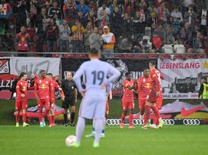 Barca Dikalahkan Salzburg, Koeman Cuma Tak Suka Hasilnya Barca Dikalahkan Salzburg, Koeman Cuma Tak Suka Hasilnya