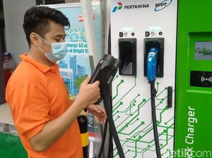 Penampakan SPBU Listrik yang Masih Gratis di MT Haryono