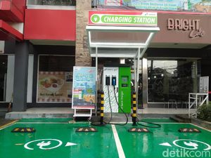 Masih Gratis! Begini Penampakan SPBU Listrik di MT Haryono Masih Gratis! Begini Penampakan SPBU Listrik di MT Haryono