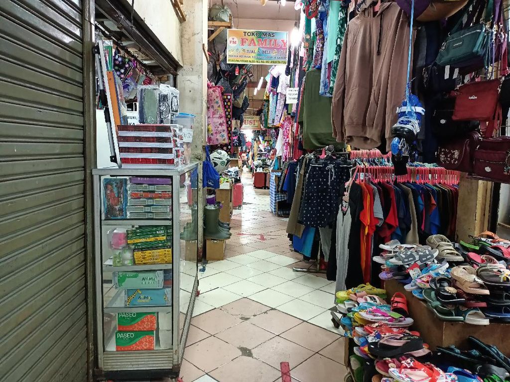 Pasar Palmerah Sepi Pembeli, Pedagang Pun Bingung Menyambung Hidup Pasar Palmerah Sepi Pembeli, Pedagang Pun Bingung Menyambung Hidup