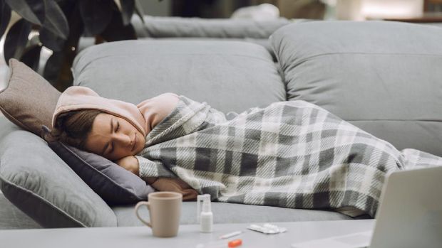 akhir-akhir ini kita sering mendengar berita ataupun cerita dari orang-orang terdekat yang masih bisa terpapar virus covid-19 meski telah melakukan vaksin