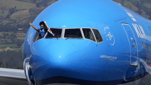 Tiba di Negaranya, Atlet Peraih Emas Olimpiade ini Dadah-dadah di Pesawat