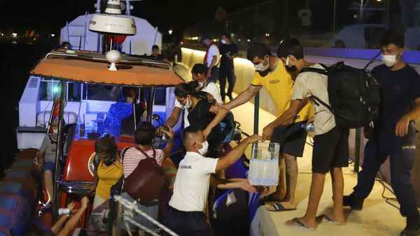 Melihat Proses Evakuasi Warga Turki Terdampak Kebakaran Hutan