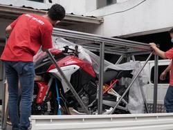 Unboxing Moge Ducati Multistrada V4S, Pertama di Indonesia!