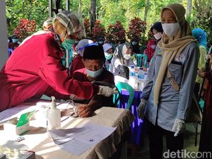 Penyandang Disabilitas di Ponorogo Disuntik Vaksin Sinopharm
