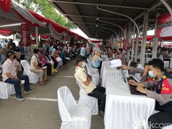 Bentuk Herd Immunity Buruh, Polri Gelar Vaksinasi Massal di Pabrik Kahatex