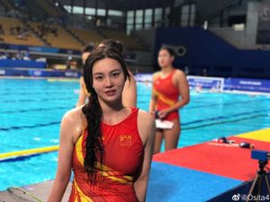 10 Potret Cantik Atlet Polo Air yang Foto Lamanya Diperdebatkan Netizen