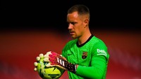 Untuk kiper, Marc Andre Ter Stegen sepertinya tidak akan tergantikan. Posisinya tidak tergoyahkan sejak musim 2016-17 setelah sebelumnya bersaing dengan Claudio Bravo. David Ramos/Getty Images.