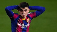 Pedri Gonzalez bakal menjadi tandem De Jong musim depan. Usianya masih 18 tahun, tetapi sudah dipercaya Koeman bermain reguler. David Ramos/Getty Images.