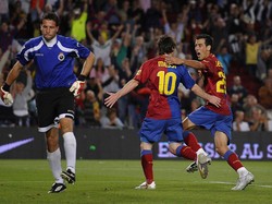Messi kemudian mewarisi nomor 10 peninggalan Ronaldinho sejak tahun 2008. Inilah kran prestasi Messi mengalir deras yang dimulai pada era kepelatihan Pep Guardiola. Denis Doyle/Getty Images  