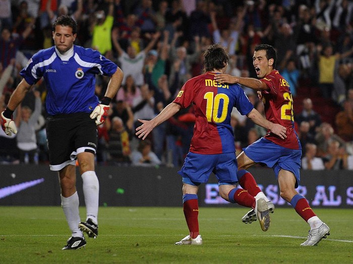 Lionel Messi resmi berpisah dengan FC Barcelona. Keputusan ini sekaligus mengakhiri karier profesional Messi di Barcelona sejak musim 2004-05.