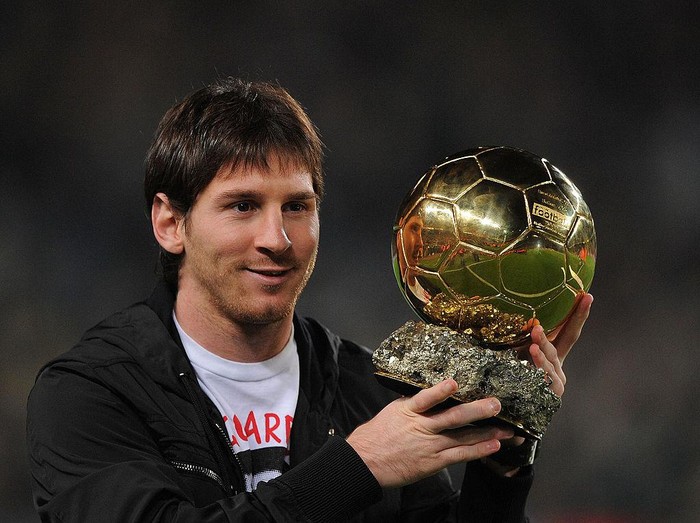 Lionel Messi resmi berpisah dengan FC Barcelona. Keputusan ini sekaligus mengakhiri karier profesional Messi di Barcelona sejak musim 2004-05.