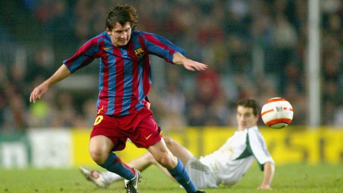 Adios! Lionel Messi Resmi Cabut dari Barcelona Lionel Messi resmi berpisah dengan FC Barcelona. Keputusan ini sekaligus mengakhiri karier profesional Messi di Barcelona sejak musim 2004-05.