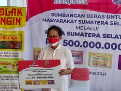 Sido Muncul Beri Donasi Rp 500 Juta ke Polda Sumsel