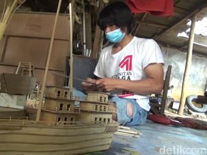 Melihat Miniatur Kapal Pinisi Karya Penyandang Disabilitas Purwakarta Melihat Miniatur Kapal Pinisi Karya Penyandang Disabilitas Purwakarta
