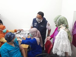 PDIP Kritik Anies Pamer Vaksinasi DKI 105%: Itu Peran Banyak Instansi!