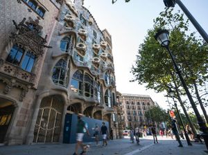 Keren! Perusahaan Ini Ajak Seribu Karyawan Trip ke Spanyol