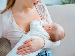 Ibu yang Sudah Vaksin Produksi ASI yang Mampu Lindungi Bayi dari COVID-19