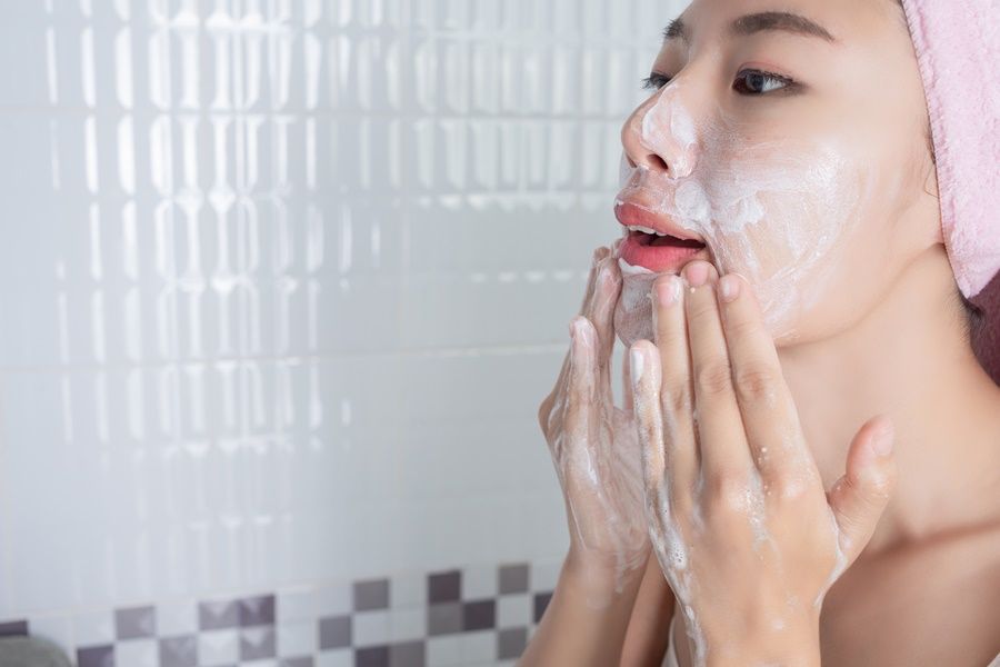 Asian girl washes face.