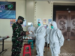 TKI dan Warga yang Isolasi Terpusat di Sidoarjo Dapat Bantuan Obat