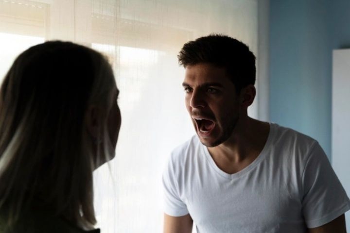 kekerasan dalam hubungan