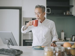 Benarkah Meniup Minuman Panas Dilarang dalam Islam?