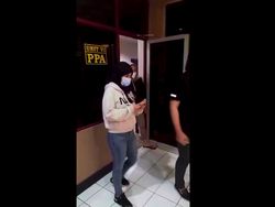Stres hingga Berbikini di Jalan Raya, Dinar Candy Bakal ke Psikiater