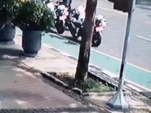 Kejar Maling Helm Anggota Dishub di Depan Balkot DKI, Polisi Cek CCTV Kejar Maling Helm Anggota Dishub di Depan Balkot DKI, Polisi Cek CCTV