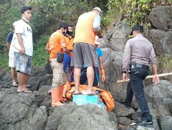 Mayat Perempuan Muda Ditemukan di Dasar Ngarai Pantai Patok Kowang Pacitan