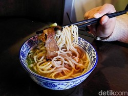 Nikmatnya Mie ala Chinese Topping Brisket di Resto Bergaya Kontemporer