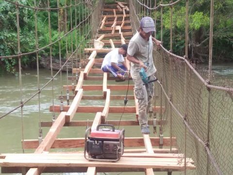 Progres perbaikan jembatan gantung rusak di Mamasa, Sulbar. (dok. Istimewa)