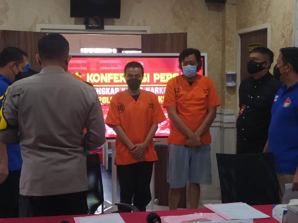Klaim Terpaksa Rapper Neo Derry Jadi Pengedar Ganja karena Pandemi Klaim Terpaksa Rapper Neo Derry Jadi Pengedar Ganja karena Pandemi