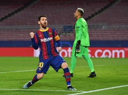 Dengan demikian, berakhir sudah era Messi di Barcelona. Dia angkat kaki dari Camp Nou dengan torehan 672 gol dan 305 asis dari 778 penampilan. David Ramos/Getty Images  