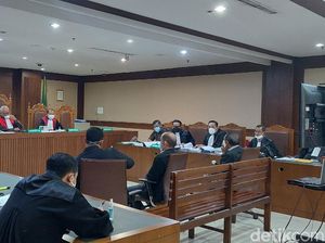 Saksi Sebut Ferdy Yuman Sewakan Rumah Persembunyian untuk Nurhadi Saksi Sebut Ferdy Yuman Sewakan Rumah Persembunyian untuk Nurhadi