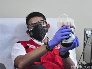 Stok Kurang, Menparekraf Sandi Ajak Warga Donor Darah