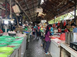 Bukti Vaksin COVID Tak Dicek, Warga Bebas Keluar Masuk Pasar Minggu Jaksel