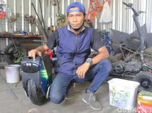 Tak Lulus SMK, Pria Bandung Ini Sukses Kembangkan Bengkel Motor Listrik