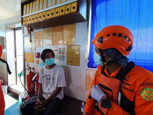 Basarnas Evakuasi Pria yang Ditemukan Mengapung di Teluk Balikpapan