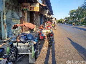 Cerita Tukang Becak di Surabaya Selama PPKM