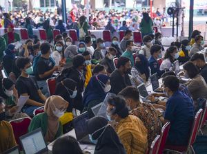 Momen 2.000 Mahasiswa Sumut Divaksiansi COVID-19 Momen 2.000 Mahasiswa Sumut Divaksiansi COVID-19