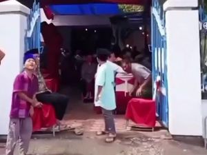 Helikopter Diviralkan Datangi Kawinan Mantan di Trenggalek