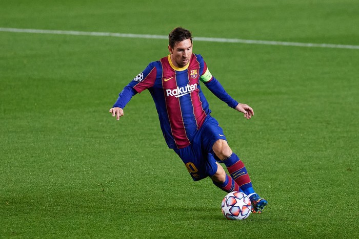 1281725868 BARCELONA, SPAIN - OCTOBER 20: Lionel Messi of FC Barcelona runs with the ball during the UEFA Champions League Group G stage match between FC Barcelona and Ferencvaros Budapest at Camp Nou on October 20, 2020 in Barcelona, Spain. (Photo by Alex Caparros/Getty Images)