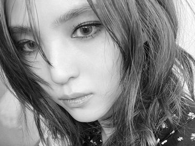 Han So Hee Tampil dengan Rambut Merah, Mirip Natasha Romanoff