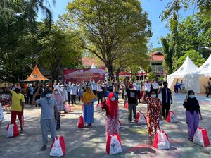 Kanwil Kemenkumham DKI Jakarta Beri Bansos ke Warga Kepulauan Seribu