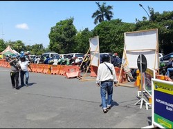 Terjebak Macet di Bundaran Waru, Seorang Biker Ngamuk Nekat Buka Barrier
